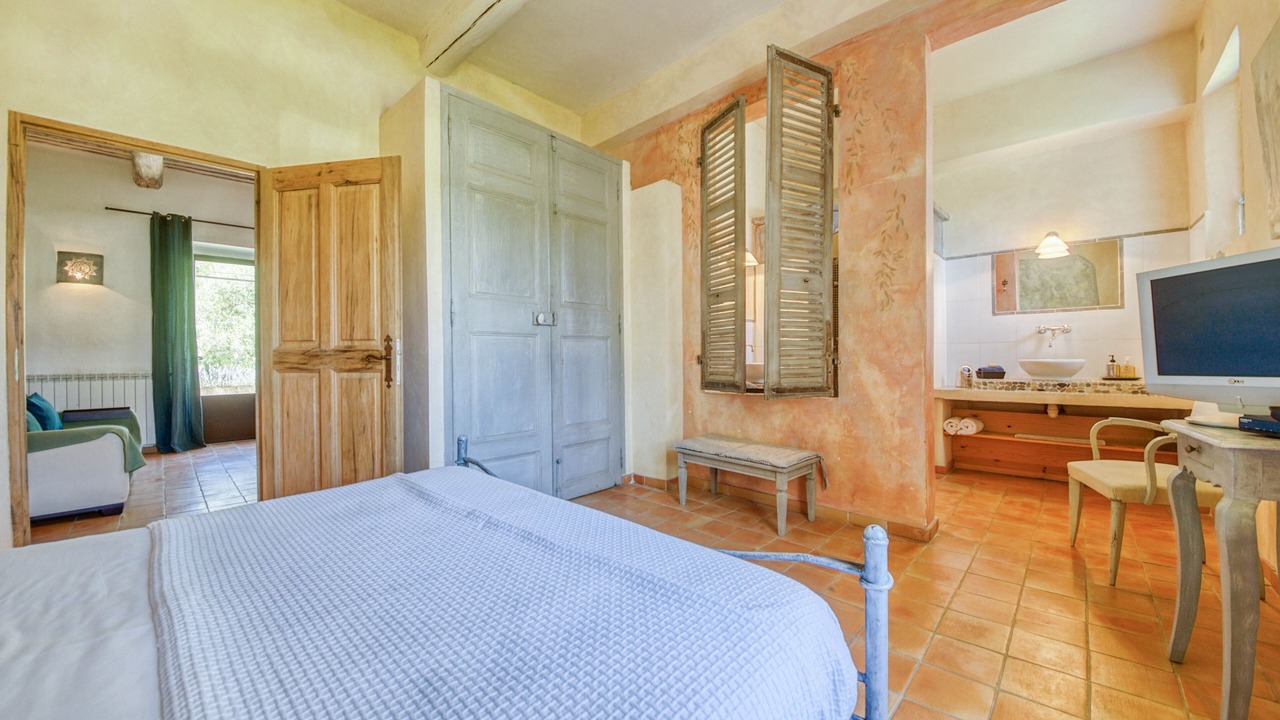 Photo of Bedroom in L'Isle-sur-la-Sorgue