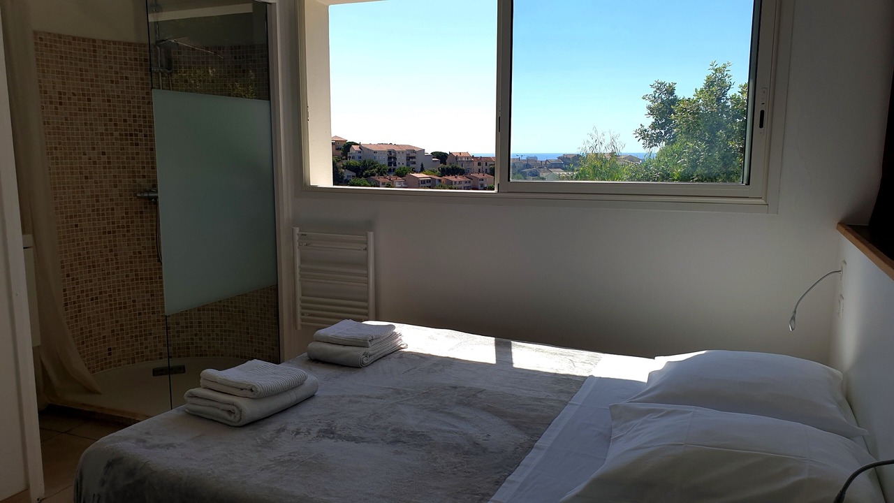 Photo of Bedroom in Bormes-Les-Mimosas