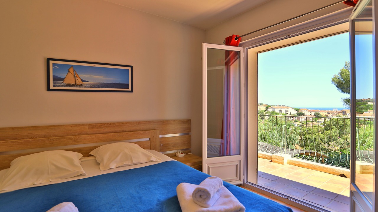 Photo of Bedroom in Bormes-Les-Mimosas