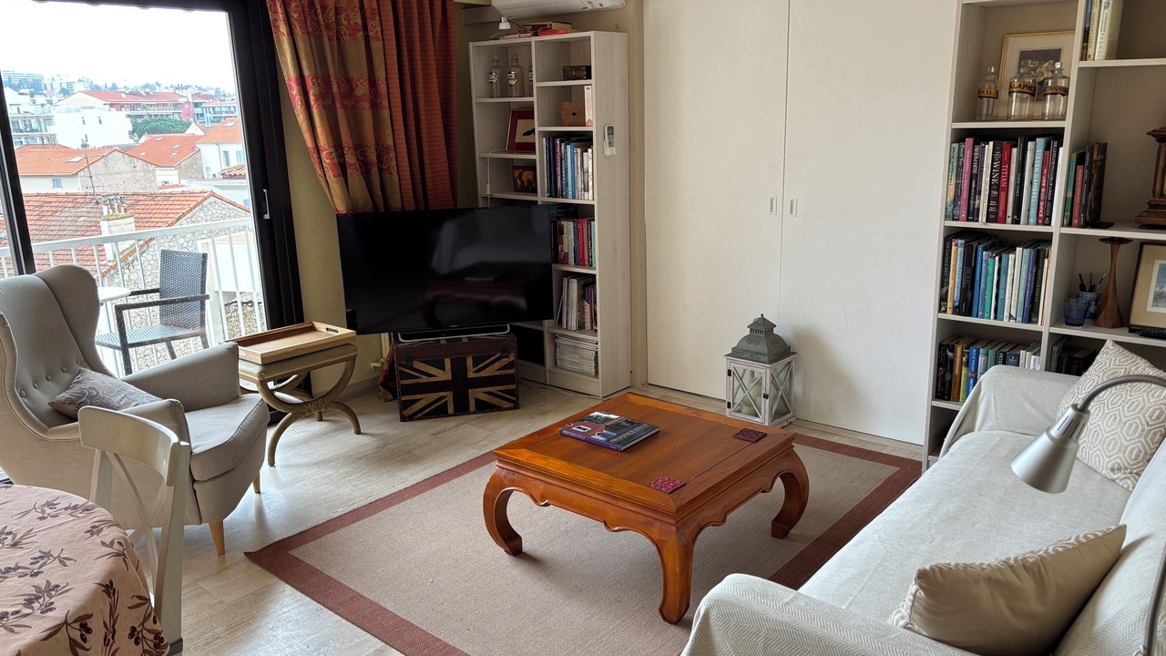 Photo of Livingroom in Prado - Republique
