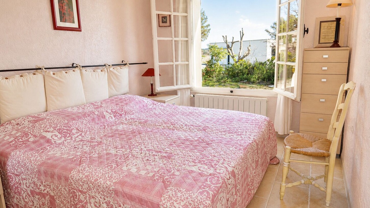 Photo of Bedroom in Pernes-les-Fontaines