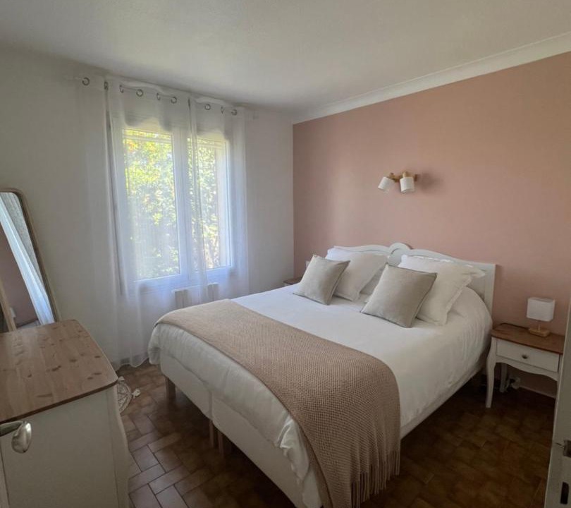 Photo of Bedroom in Orange