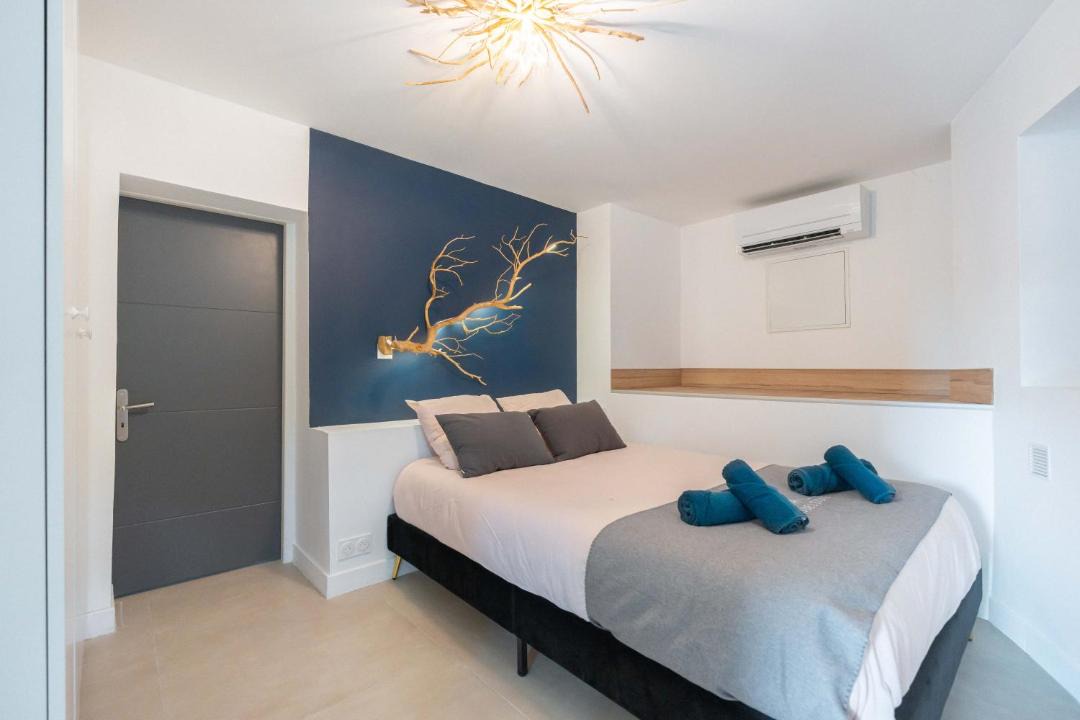 Photo of Bedroom in Mimet