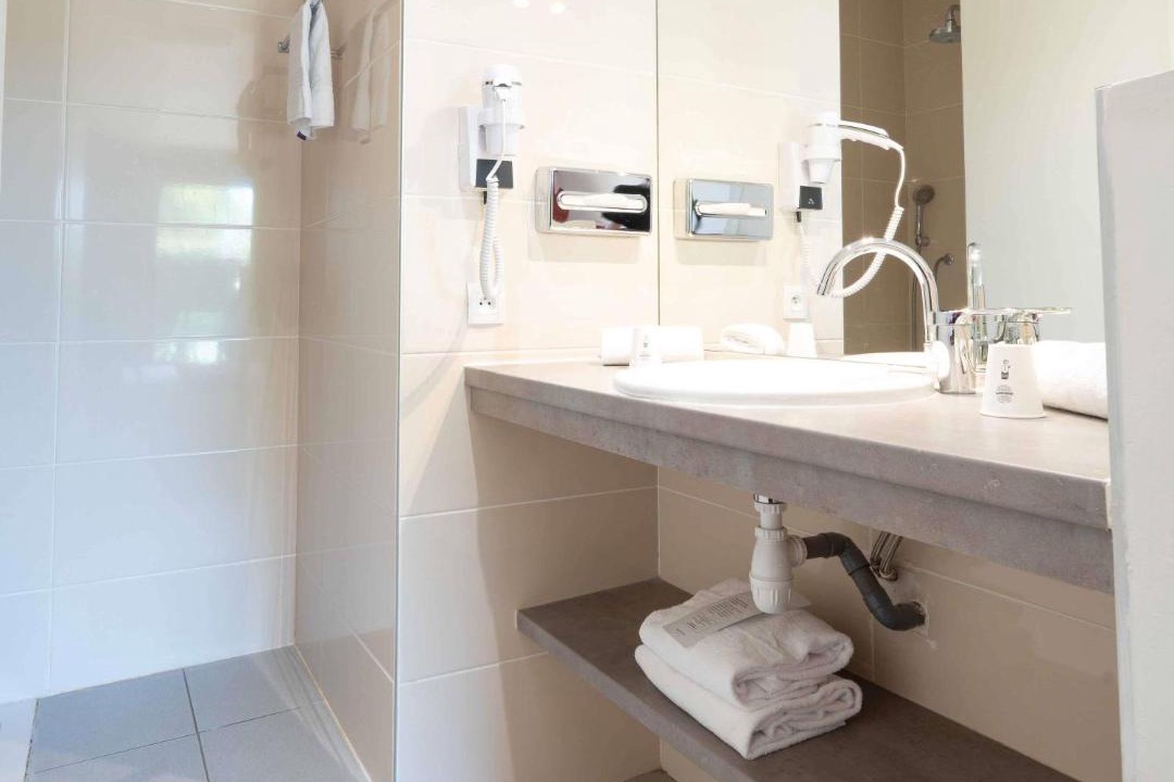 Photo of Bathroom in Chateauneuf-le-Rouge
