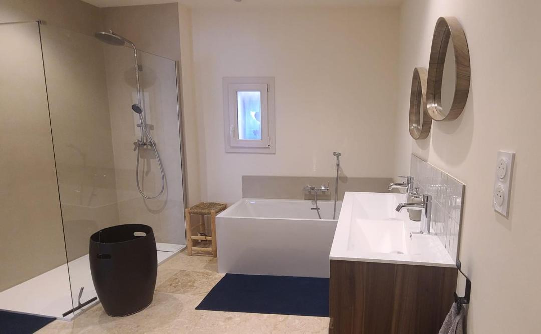 Photo of Bathroom in Caromb