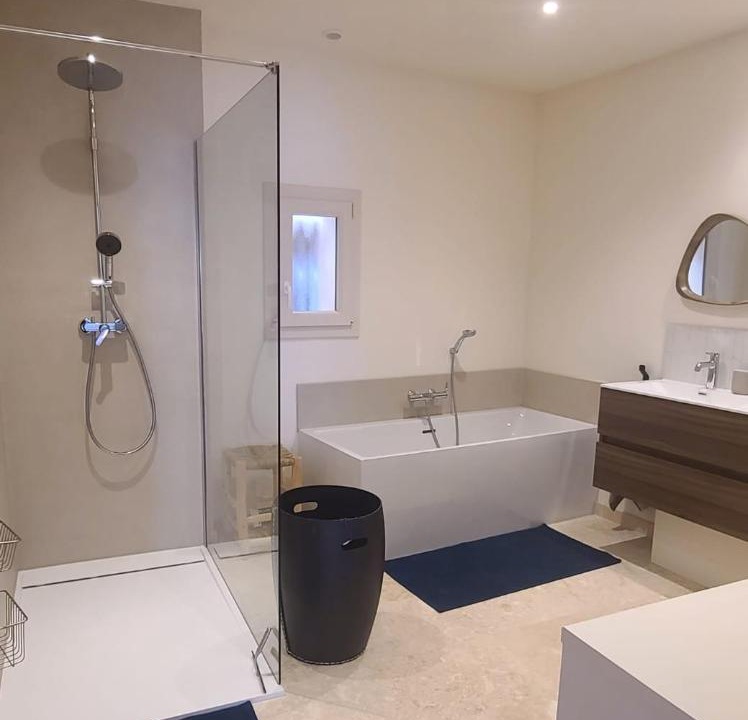 Photo of Bathroom in Caromb