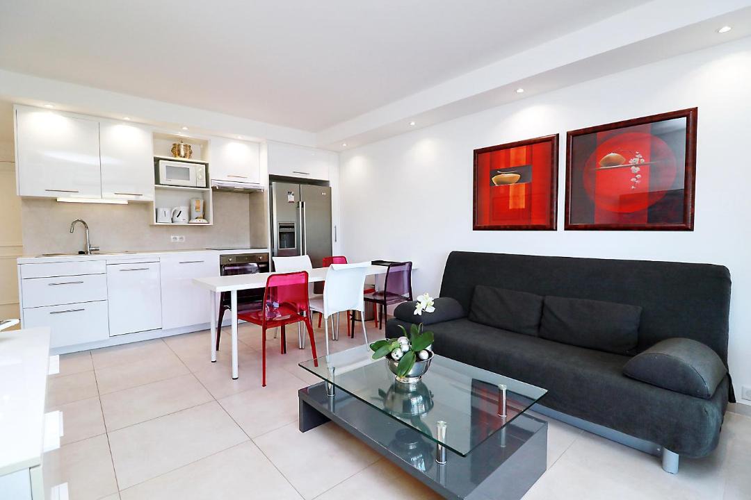 Photo of Livingroom in California - Pezou