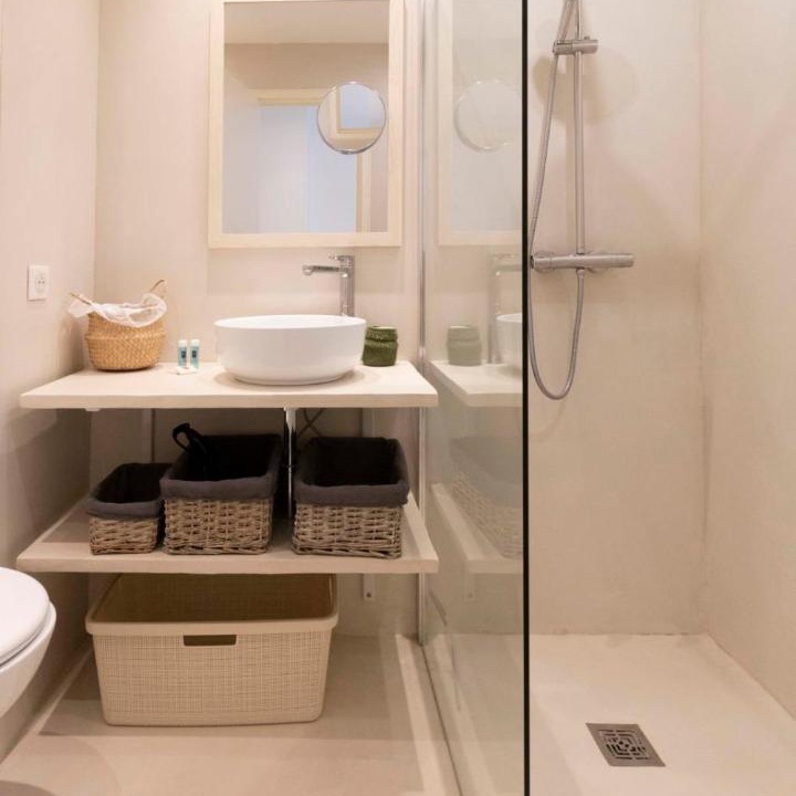 Photo of Bathroom in California - Pezou