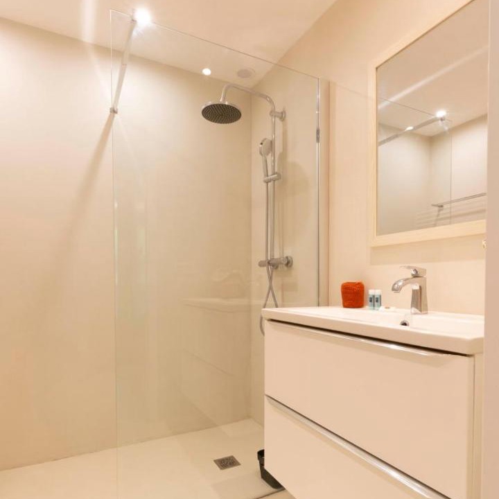 Photo of Bathroom in California - Pezou