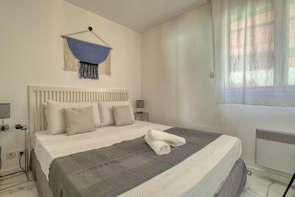 Photo of Bedroom in Beausoleil