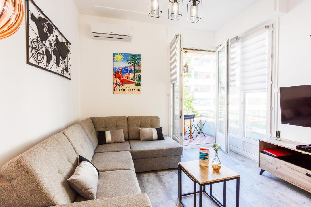 Photo of Livingroom in Jean-Medecin