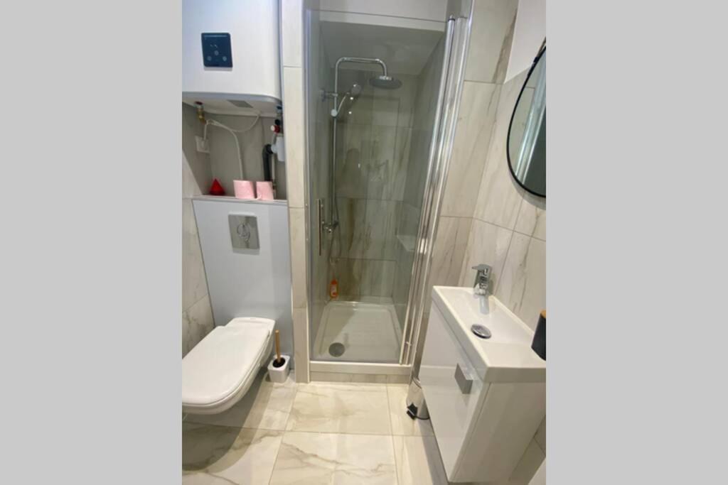 Photo of Bathroom in Vernier