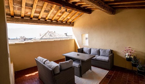 Prestige Apartment with balcony