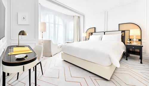 Classic Room, 1 King Bed, City View