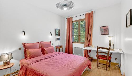Standard Queen Room