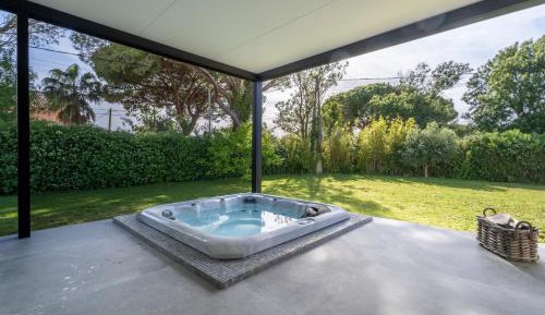Villa with Garden View