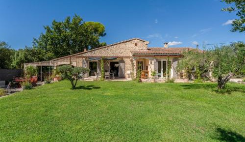 Villa with Garden View