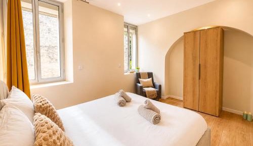 Queen Room with Shared Bathroom