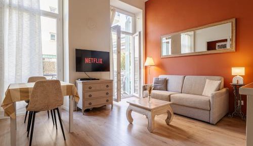 Deluxe One-Bedroom Apartment