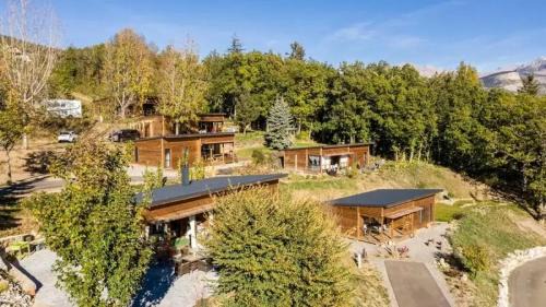 Three-Bedroom Chalet 2 - Shared Sanitary Facilities
