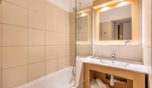 One-Bedroom Apartment (5 Adults)