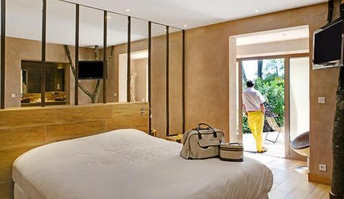 Deluxe Suite (2 Adults)