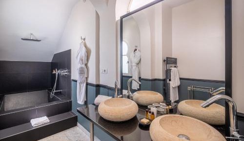 Elegance Room