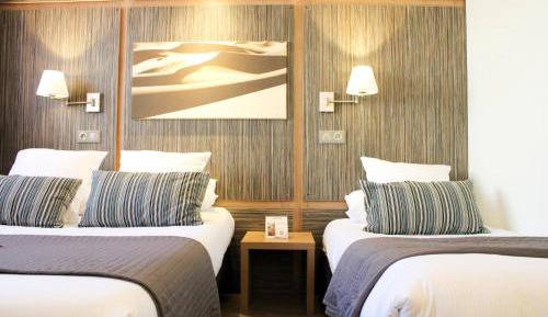 Standard Triple Room view court