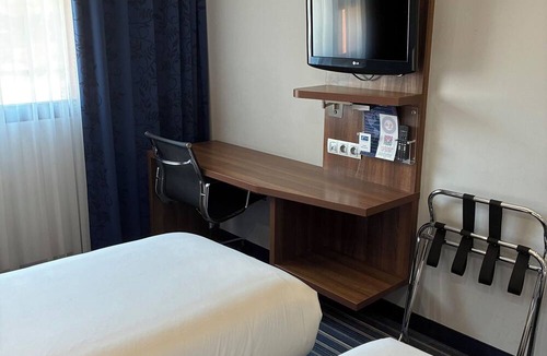 Vitrolles Hotel | Holiday Inn Express Marseille Airport by IHG