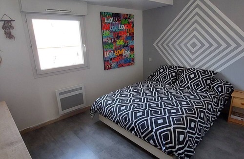 Istres Apartment | Apartment in Istres