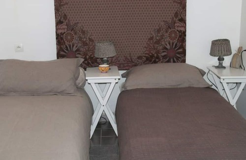 Perier Bed & Breakfast | Studio Perier with garden - Vélodrome 15 mns bus