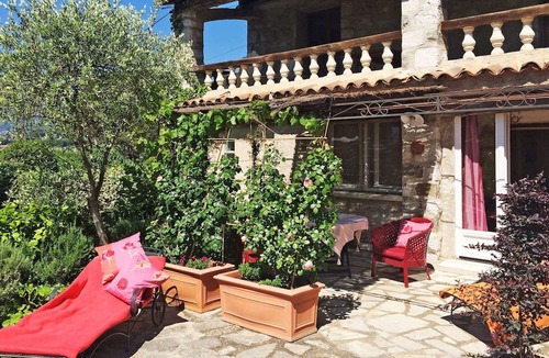 Vence Villa | Lovely apartment in villa for 4 guests with pool, WIFI, TV, terrace, pets allowed and parking