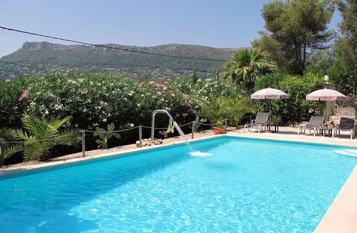 Vence Villa | Lovely apartment in villa for 4 guests with pool, WIFI, TV, terrace, pets allowed and parking