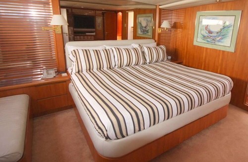 Saint-Tropez City Centre Boat Rental | Yacht Charter Saint Tropez