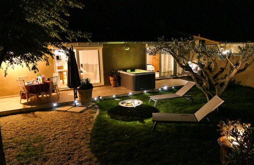 Saint-Martin-de-Crau House | CHARM AND CHARACTER BETWEEN ALPILLES AND CAMARGUE FROM 26. 05 TO 30. 06 WEEK AT 800 €