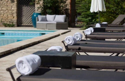 Menerbes Hotel | Hostellerie le Roy Soleil