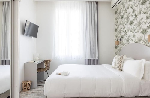 Cap-d'Antibes Hotel | Hotel La Villa Juan Beach