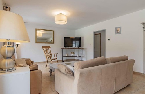 Pernes-les-Fontaines Villa | Beautiful private villa for 6 guests with WIFI, private pool, A/C, TV, patio and parking