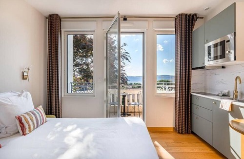Aubenas Hotel | Villa Elisa. M