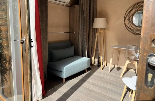 Eygalieres House | Cosy retreat in Eygalieres with artist studio. Walking distance to the village