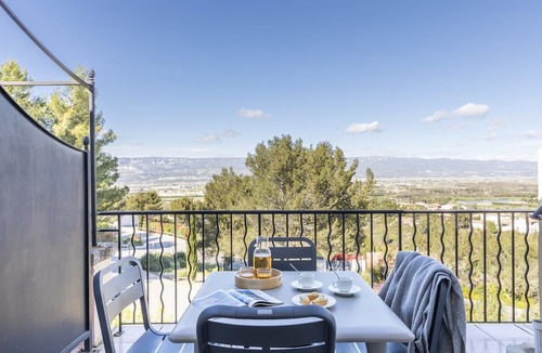 Pont Royal Apartment | Chic Countryside Stay With Balcony
