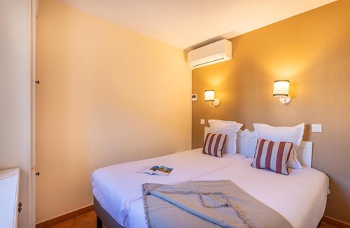 Pont Royal Apartment | Chic Countryside Stay With Balcony