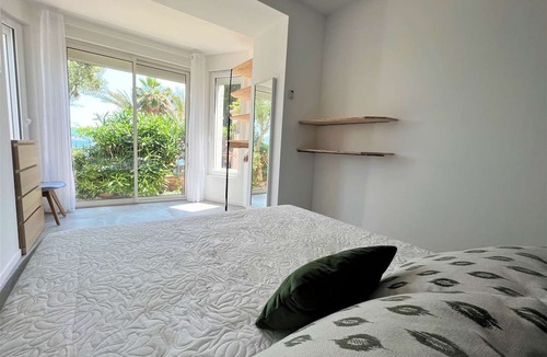 Sanary-sur-Mer Apartment | Seaside apartment on foot with panoramic sea view terrace for 6