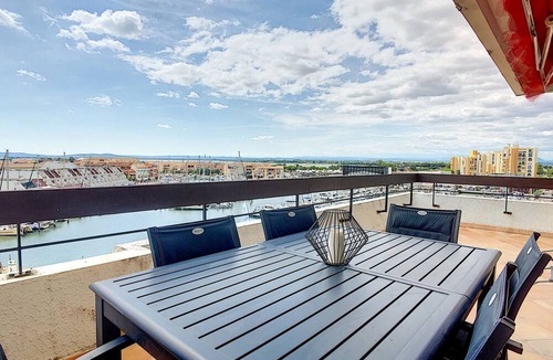 Carnon-Plage Apartment | T2 Apartment with Terrace, Air Conditioning and Parking