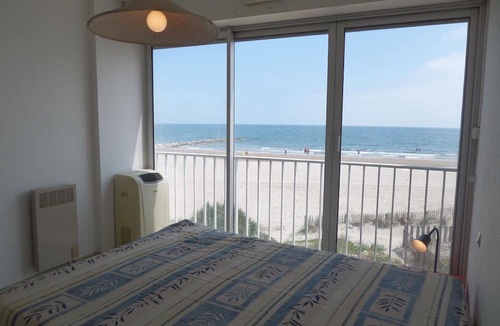 Carnon-Plage Apartment | Beachfront Duplex F3, 6 Sleeps, WiFi, Parking, Pets Allowed – 15 min from Montpellier