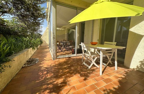 Saint-Mandrier-sur-Mer Apartment | Large T2 with loggia and terrace near the port of Saint Mandrier and the beaches