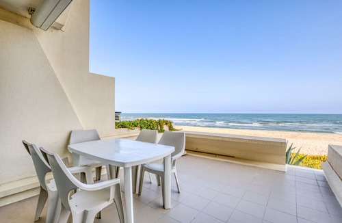Carnon-Plage Apartment | Apartment "Première Ligne Avec Terrasse" with Sea View, Private Terrace & Wi-Fi