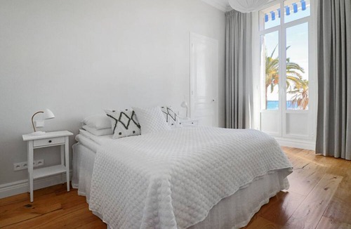 Riou - Petit Juas - Av de Grasse Apartment | Luxury Apartment with Exceptional View