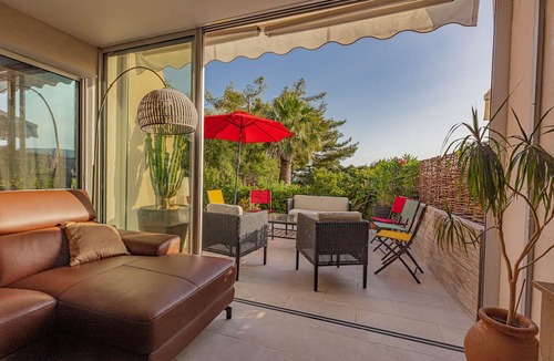 Cassis Apartment | Le nid Cassidain by Winkyhouse