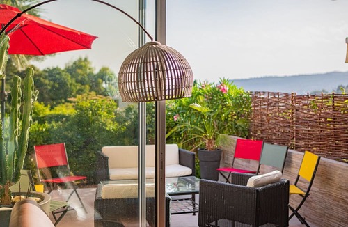Cassis Apartment | Le nid Cassidain by Winkyhouse